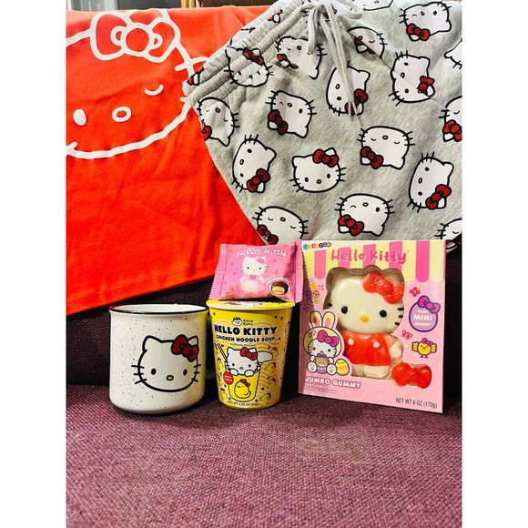 Hello Kitty Easter filler large Shirt and Shorts - Picture 2 of 7